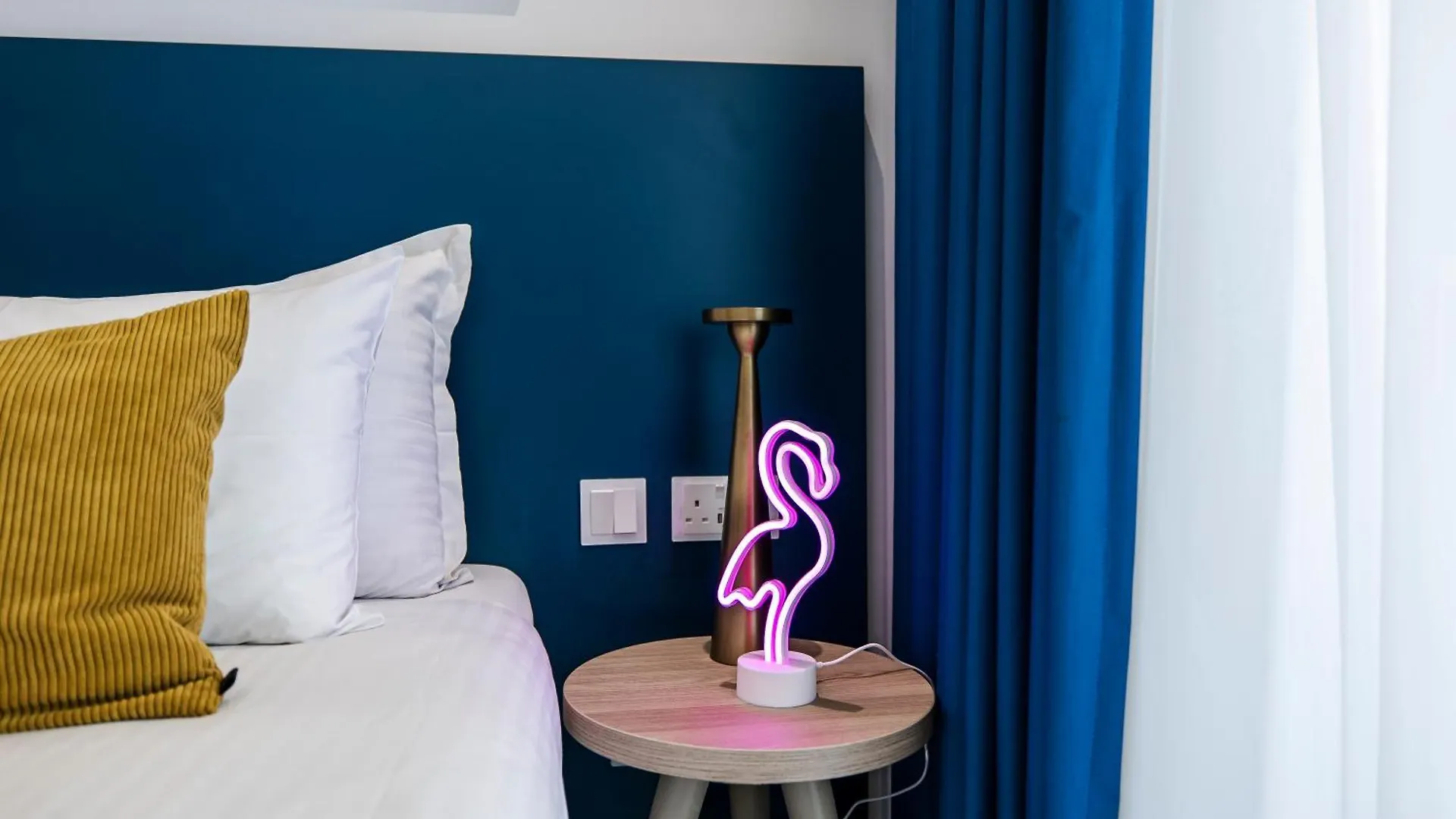 V Hotel San Ġiljan